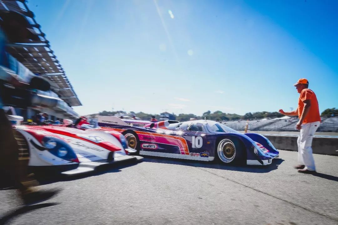 保时捷宣传片博物馆被盗_在博物馆中欣赏保时捷的经典_保时捷博物馆展示设计分析