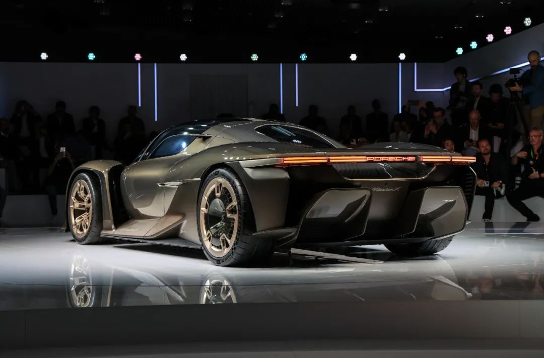 保时捷博物馆在德国哪个城市_保时捷宣传片博物馆被盗_在博物馆中欣赏保时捷的经典