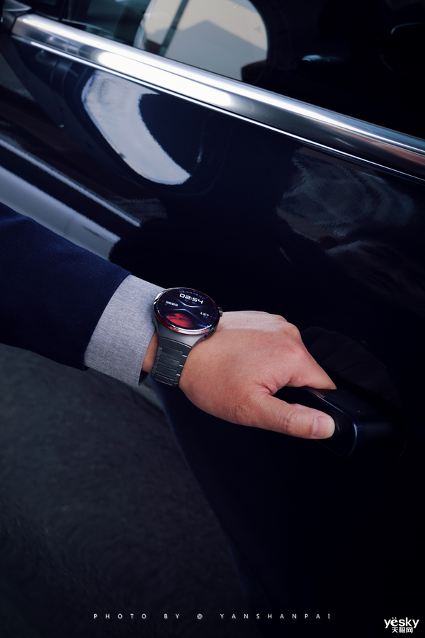 航天级金刚钛铸就卓越之选，华为WATCH 4 Pro太空探索重磅推出