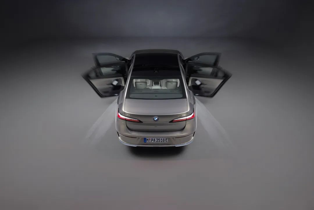 安全科技与豪华体验：宝马的完美结合_宝马科技_宝马科技感车