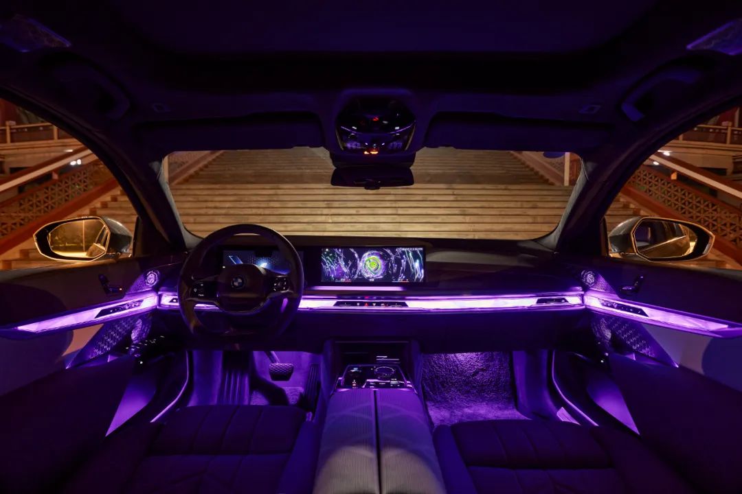 宝马科技感车_安全科技与豪华体验：宝马的完美结合_宝马科技