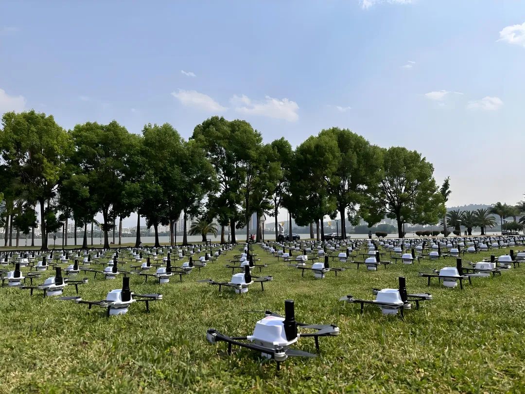 无人机舞蹈编程_编程无人机比赛视频_无人机的编程与表演艺术的结合