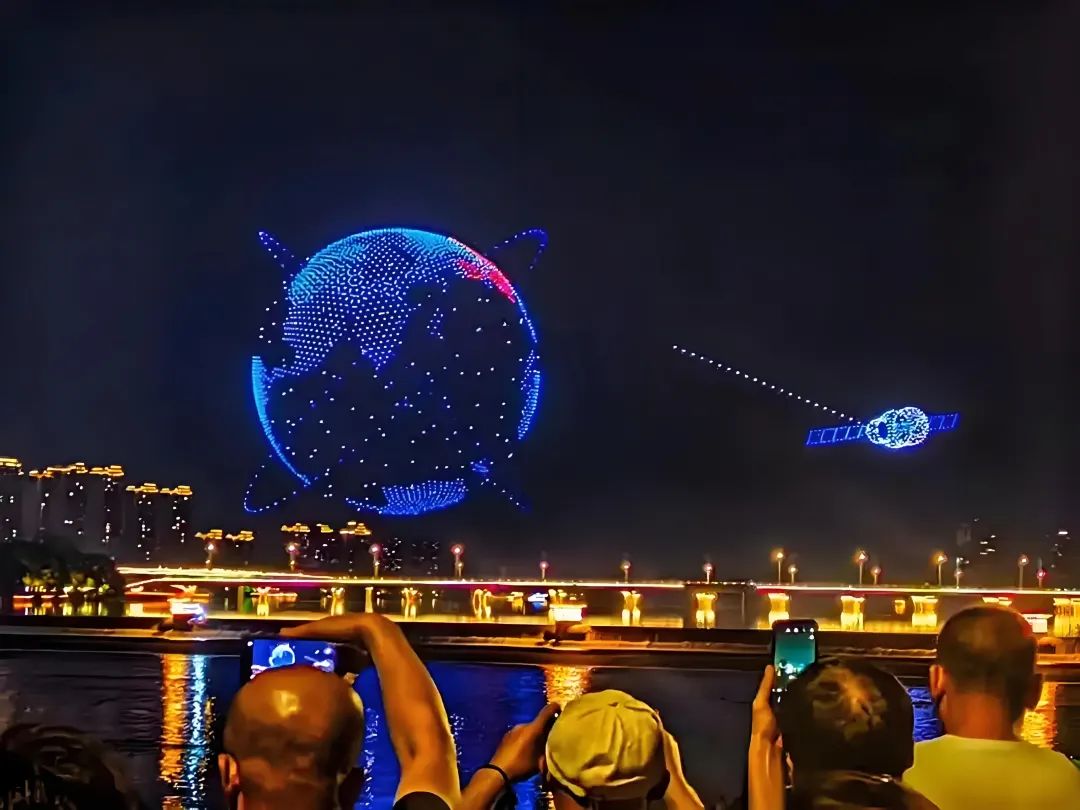 编程无人机比赛视频_无人机舞蹈编程_无人机的编程与表演艺术的结合