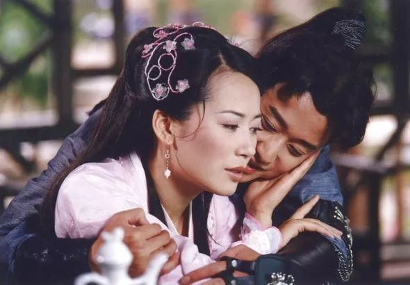 简爱的情感发展历程_私奴生活_金巧巧的私生活与情感历程