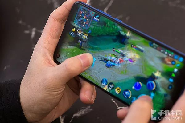 评测荣耀的拍照效果：从镜头到成像_荣耀手机镜头往后翻的是哪一款_荣耀手机的镜头是什么的