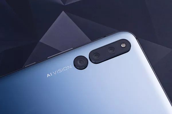 荣耀手机的镜头是什么的_荣耀的镜头_评测荣耀的拍照效果：从镜头到成像