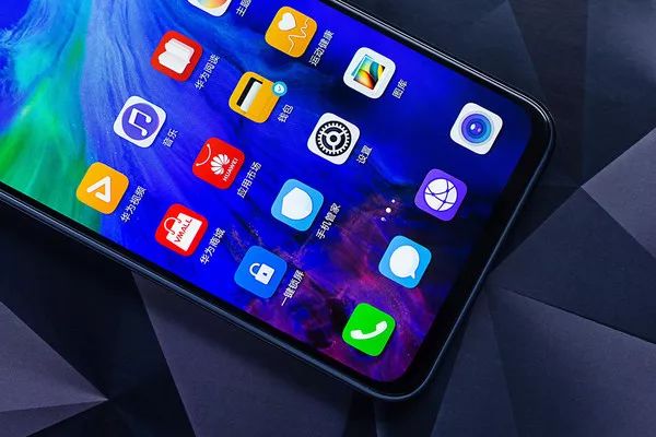 荣耀手机的镜头是什么的_荣耀的镜头_评测荣耀的拍照效果：从镜头到成像