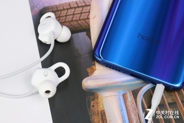 你的心情TA最懂 荣耀心晴耳机首发评测