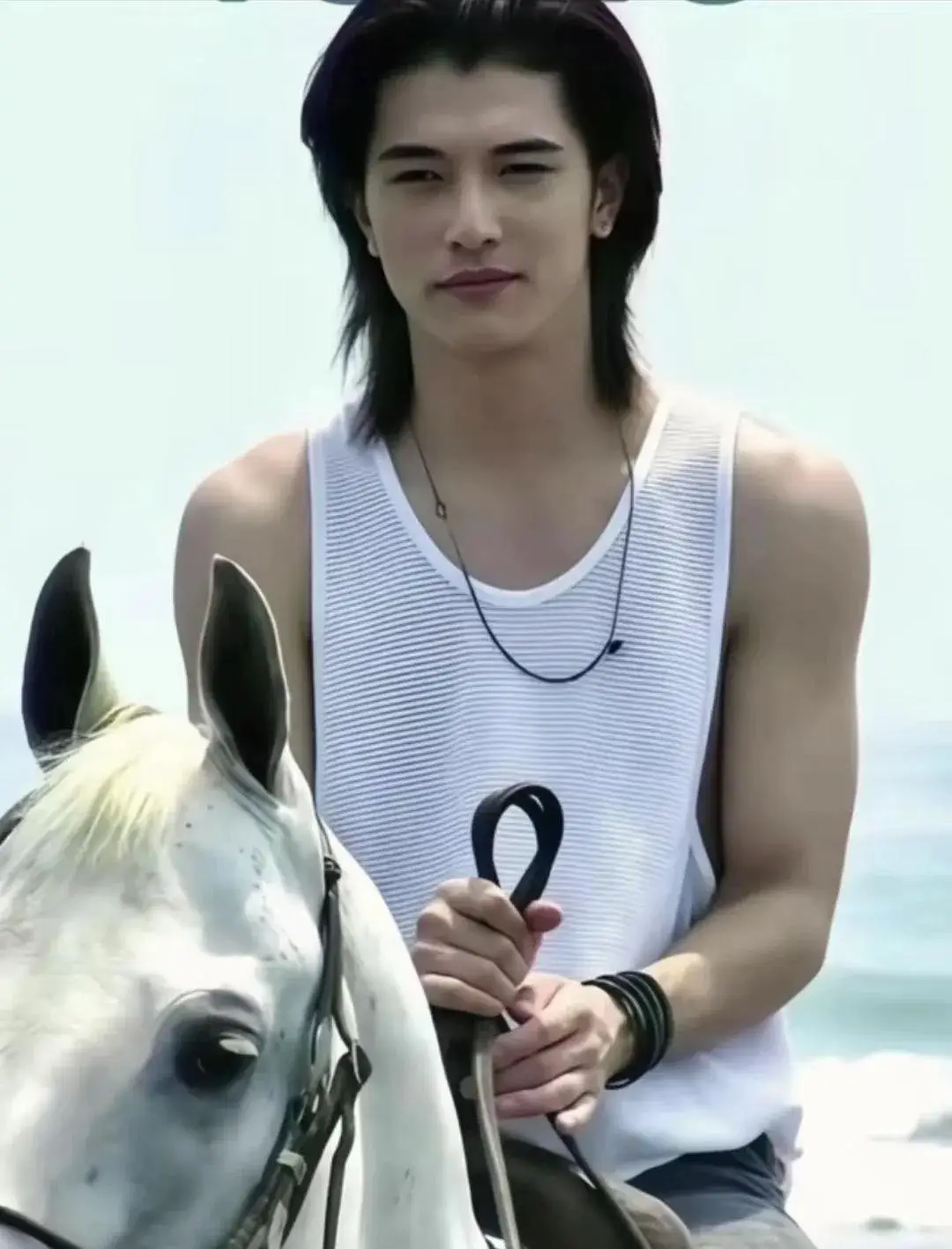 邱泽和老婆牵手逛街_邱泽_邱泽老婆