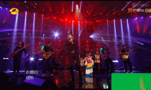 邓紫棋在舞台上的精湛表演，打动现场每一个人_邓紫棋大胆演出_邓紫棋现场