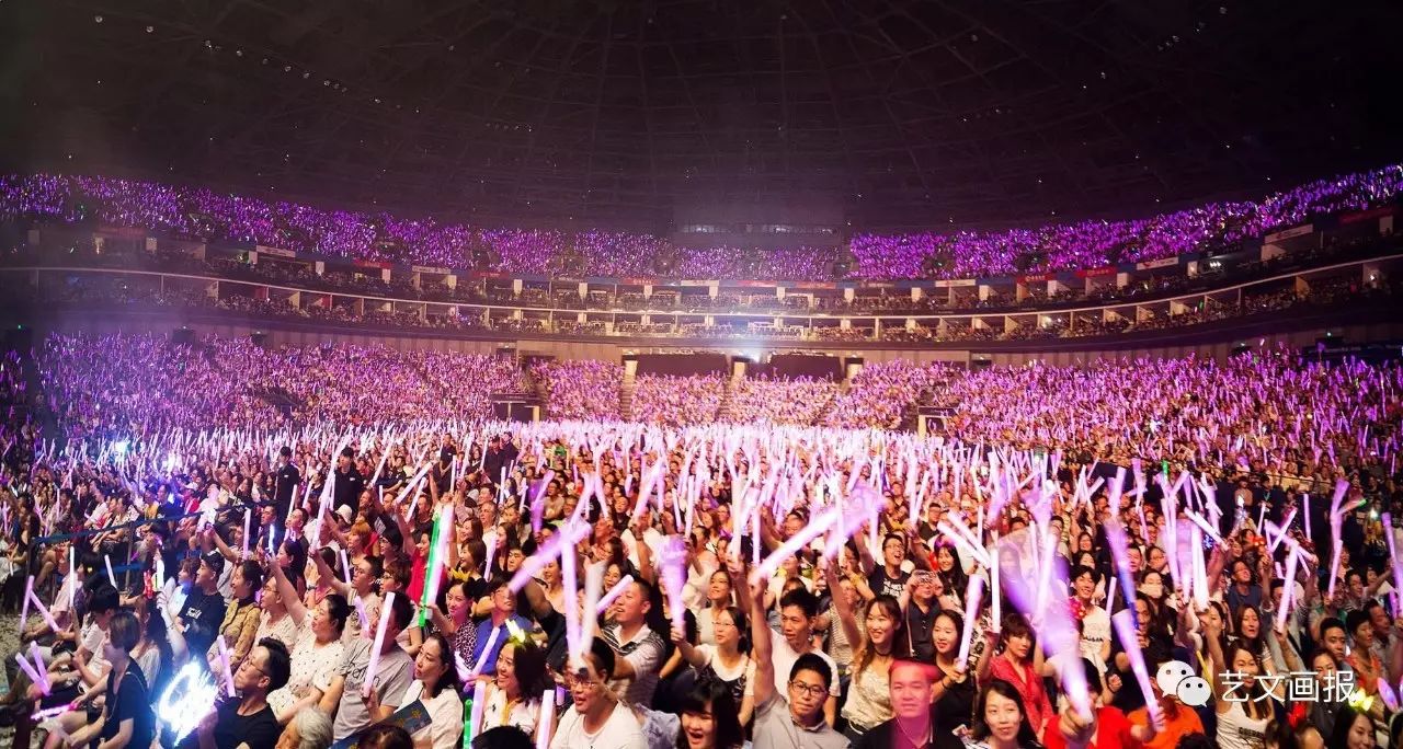 邓紫棋现场_邓紫棋在舞台上的精湛表演，打动现场每一个人_邓紫棋舞台