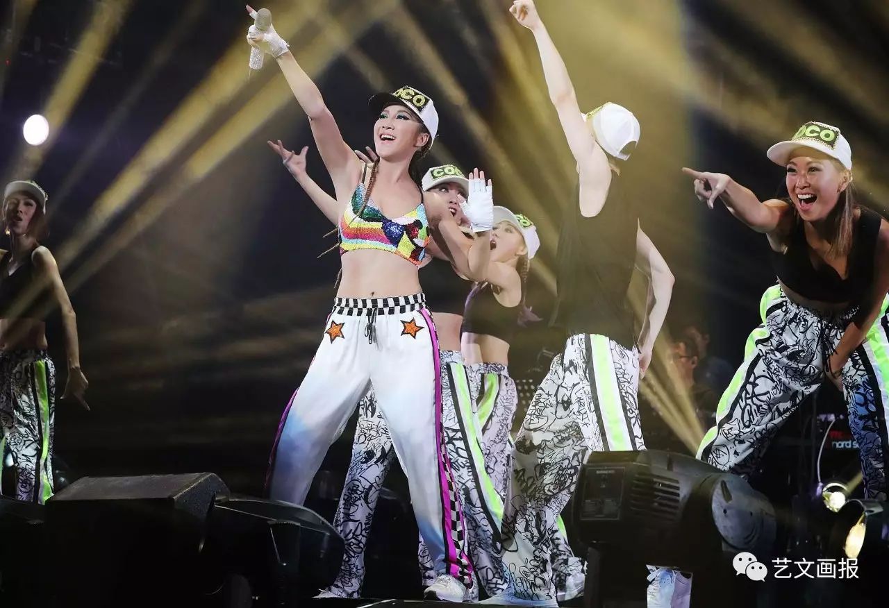 邓紫棋在舞台上的精湛表演，打动现场每一个人_邓紫棋舞台_邓紫棋现场