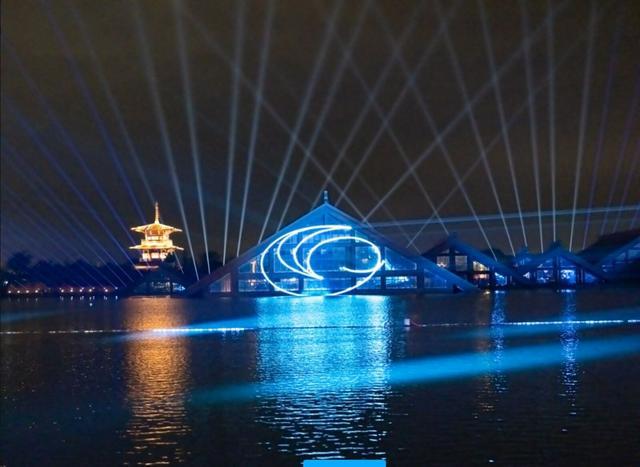 如何通过无人机表演讲述故事？_坛胡博轩讲述张辛昕的故事_无人讲解