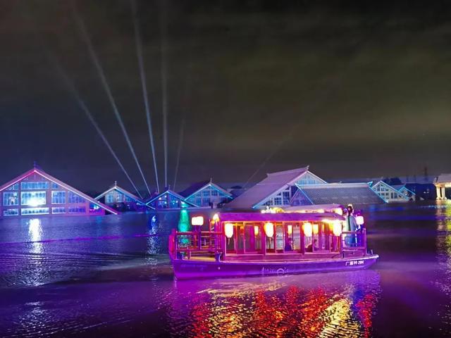 坛胡博轩讲述张辛昕的故事_如何通过无人机表演讲述故事？_无人讲解