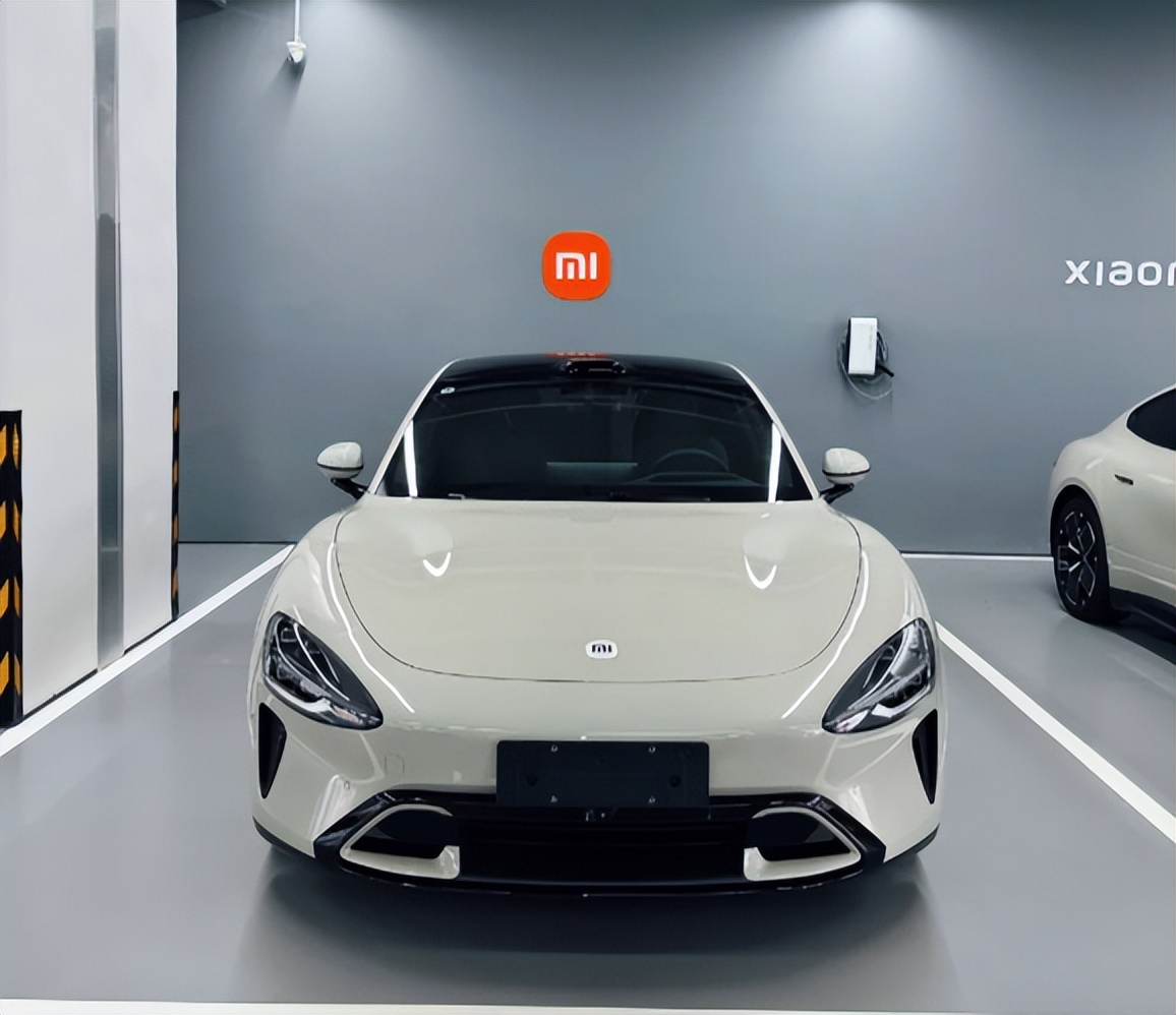 小米汽车SU7 Max的续航与加速比较_小米越野车速度极慢_小米超跑汽车