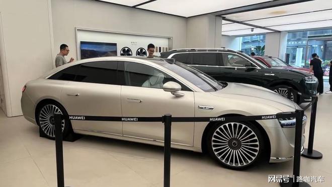 凯迪拉克最豪华的suv_凯迪拉克算豪华_凯迪拉克与其他豪华车品牌的比较