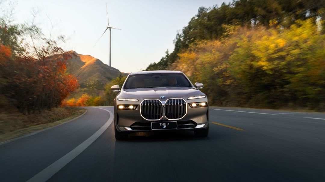 劳斯莱斯内饰氛围灯_劳斯莱斯的车内氛围灯光系统_劳斯莱斯车灯效果