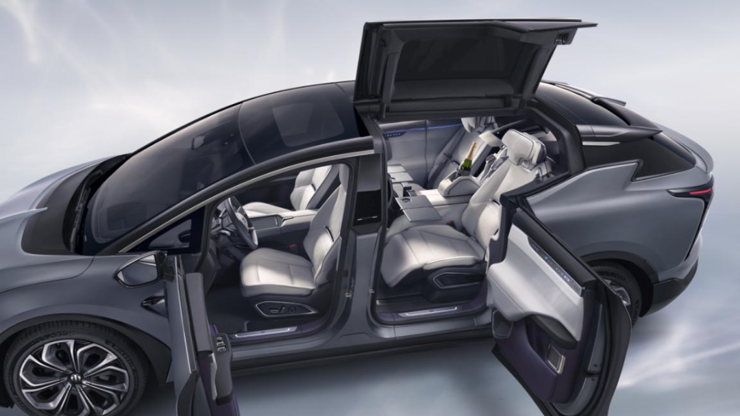 劳斯莱斯内饰灯光_劳斯莱斯的车内氛围灯光系统_劳斯莱斯车灯效果