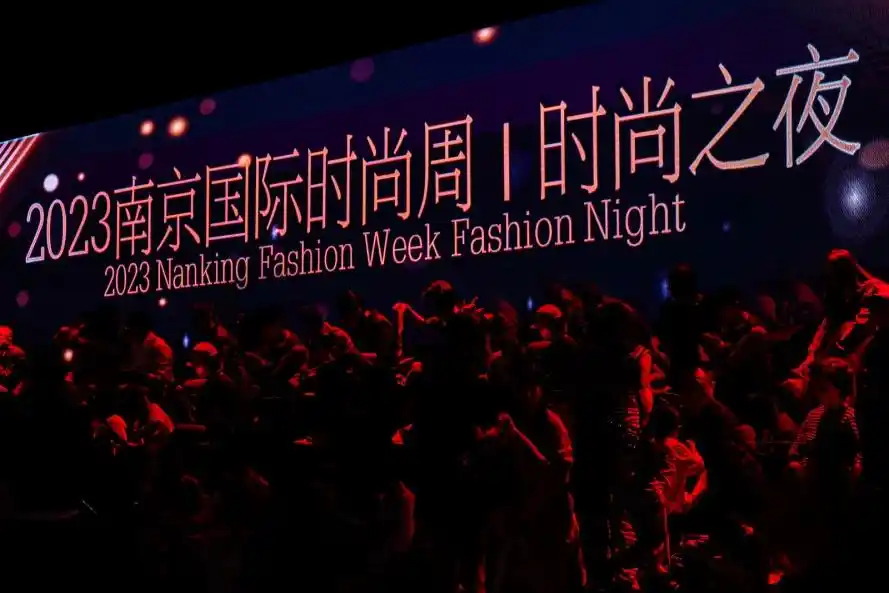 平民化成为一种潮流_周杰伦潮流穿搭_周杰伦的时尚搭配，成为潮流风向标