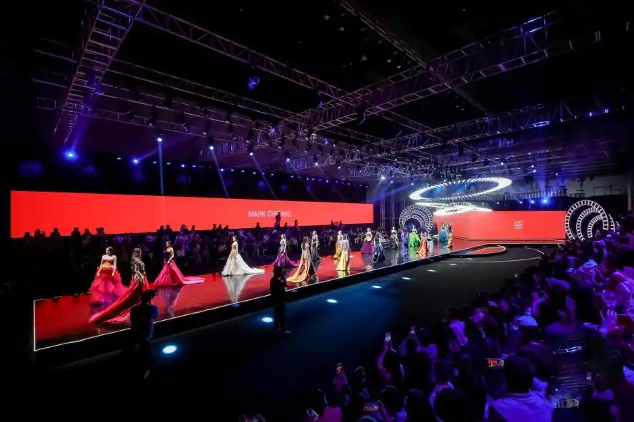 周杰伦的时尚搭配，成为潮流风向标_周杰伦潮流穿搭_平民化成为一种潮流