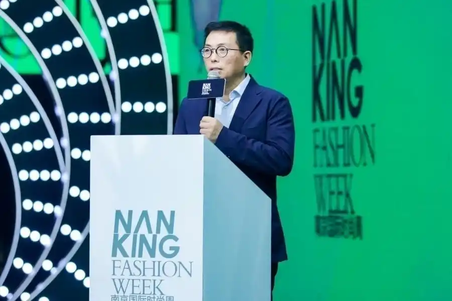 平民化成为一种潮流_周杰伦的时尚搭配，成为潮流风向标_周杰伦潮流穿搭