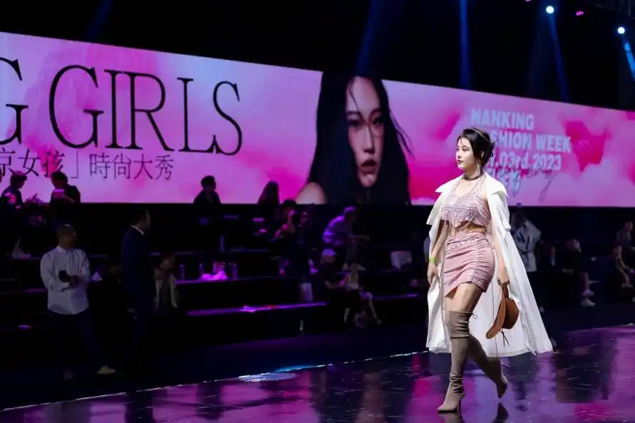 周杰伦的时尚搭配，成为潮流风向标_平民化成为一种潮流_周杰伦潮流穿搭