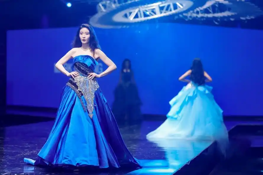 平民化成为一种潮流_周杰伦潮流穿搭_周杰伦的时尚搭配，成为潮流风向标