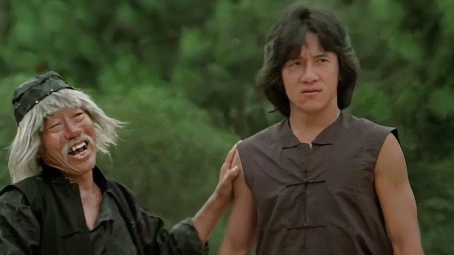 成龙与其他动作明星的比较_成龙明星动作比较好的是谁_成龙最佳动作设计