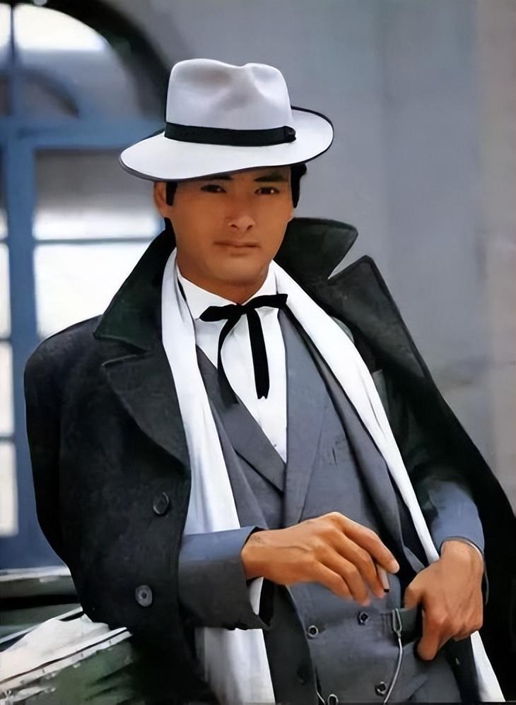 成龙明星动作比较好的是谁_成龙与其他动作明星的比较_成龙最佳动作设计