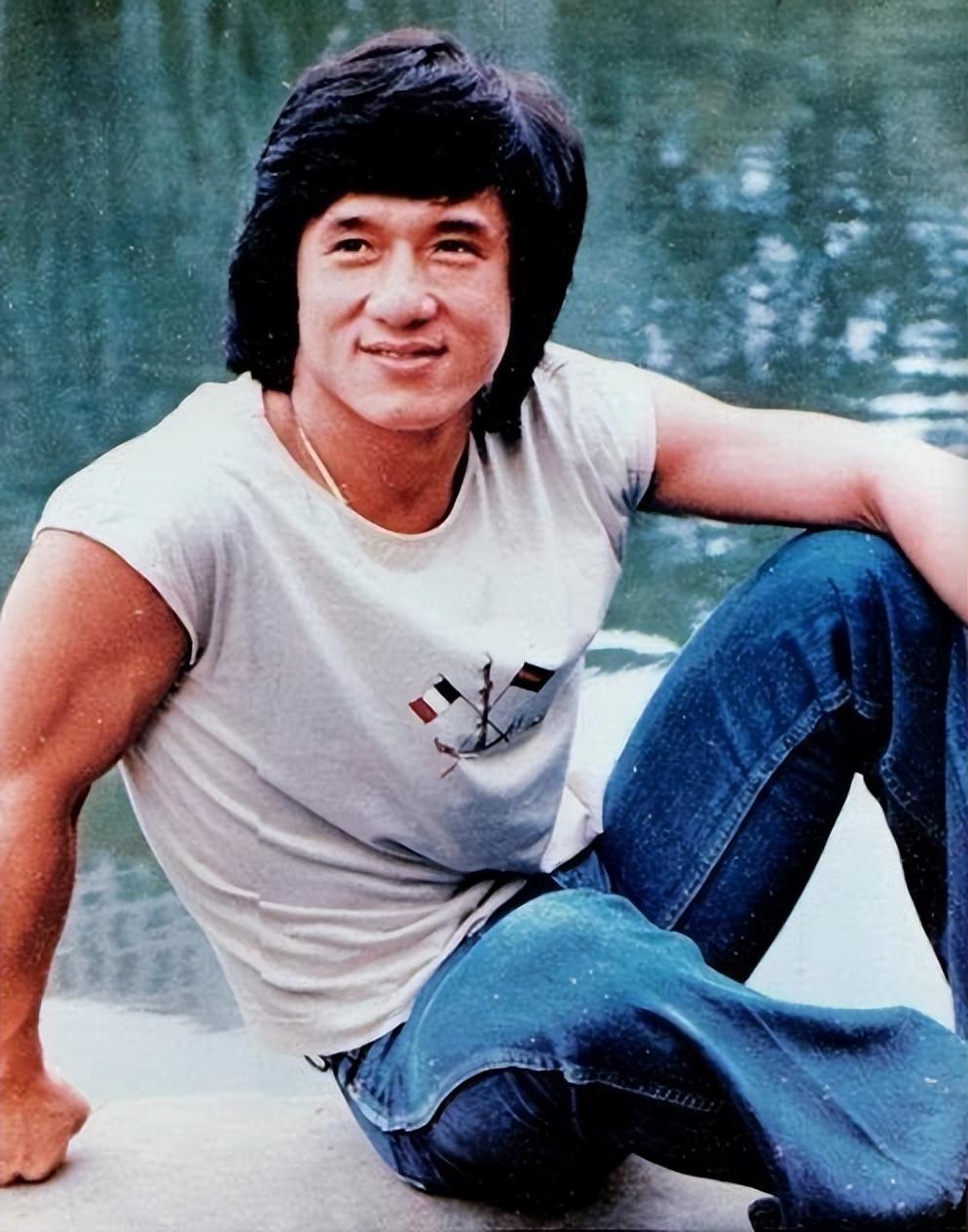 成龙与其他动作明星的比较_成龙明星动作比较好的是谁_成龙最佳动作设计