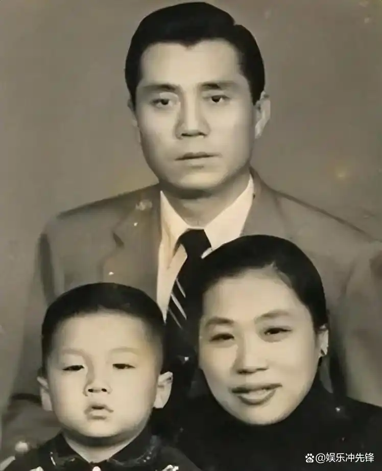 成龙明星动作比较好的是谁_成龙最佳动作设计_成龙与其他动作明星的比较