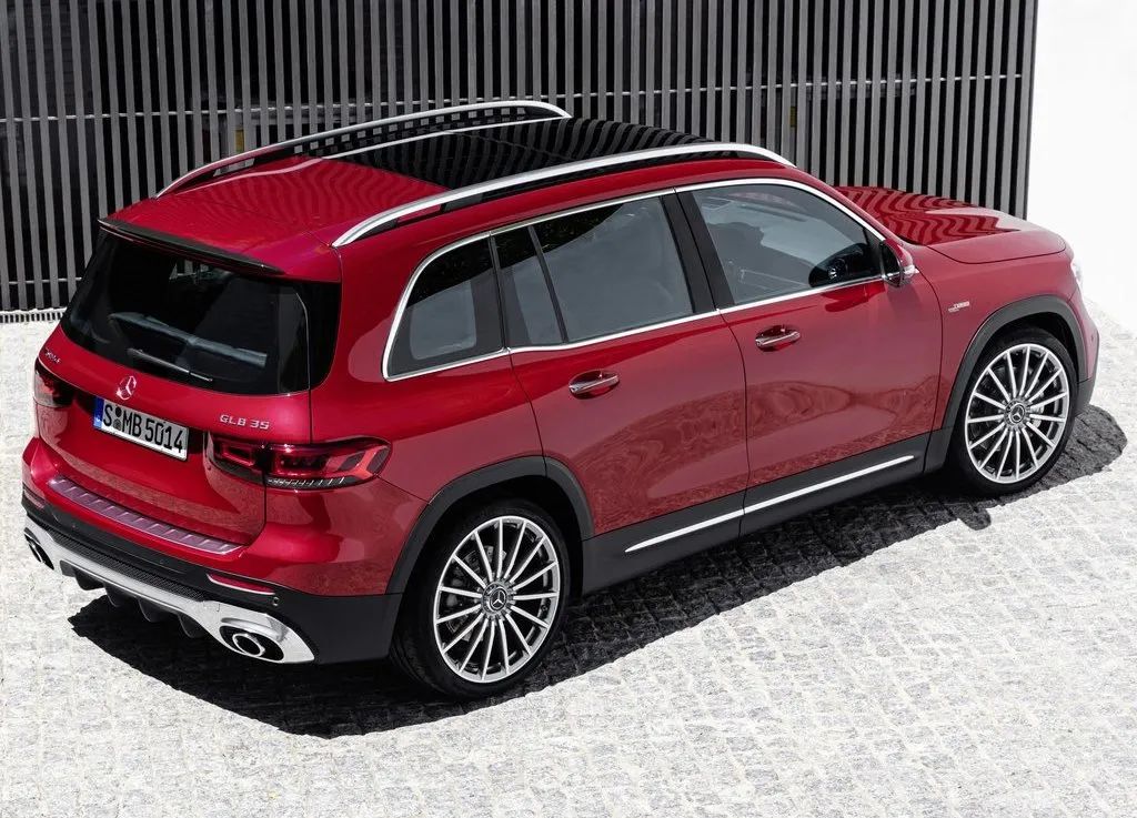 迈凯伦的豪华内饰设计：科技与舒适的结合_迈凯伦内饰_迈凯伦内饰什么材质