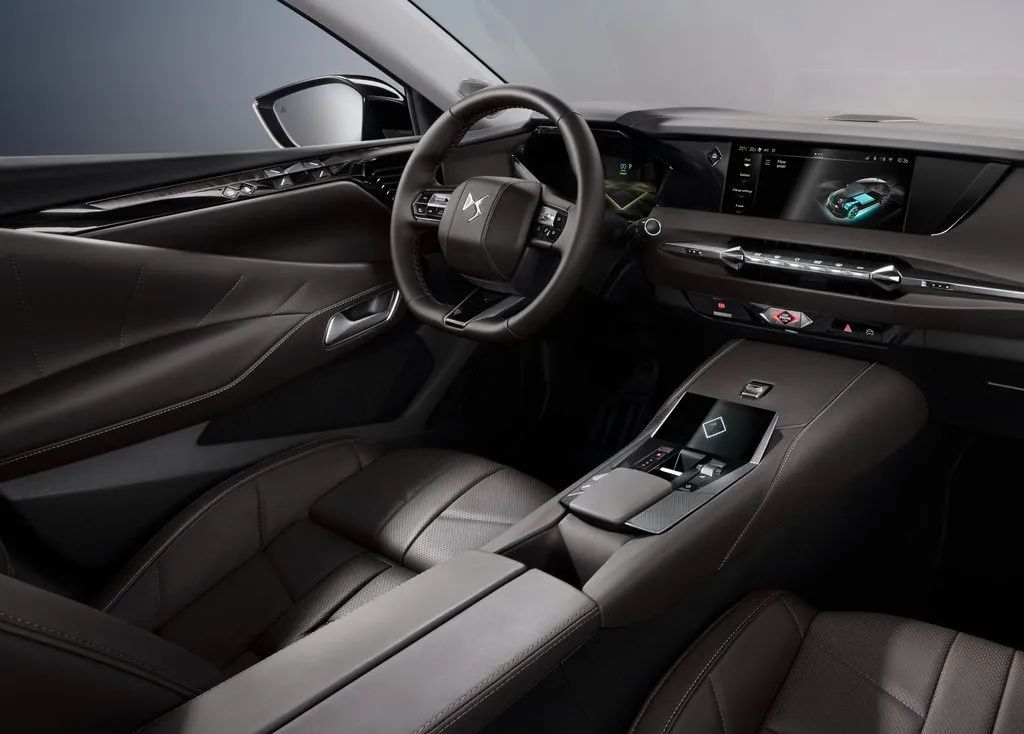 迈凯伦内饰_迈凯伦的豪华内饰设计：科技与舒适的结合_迈凯伦内饰什么材质